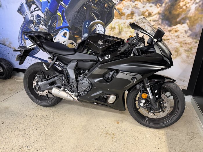 2025 Yamaha YZF-R7LA BLACK