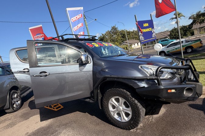 2018 ISUZU MU-X LS-T (4x4)