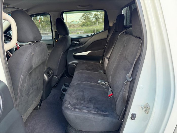 2015 NISSAN NAVARA ST (4x2)