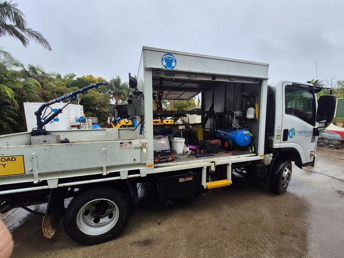 2008 Isuzu Npr 300 Medium Service Truck