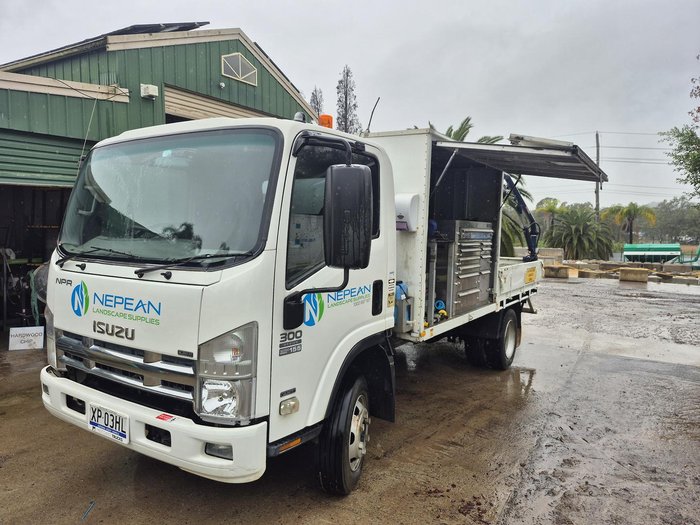 2008 Isuzu Npr 300 Medium Service Truck