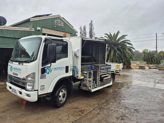 2008 Isuzu Npr 300 Medium Service Truck