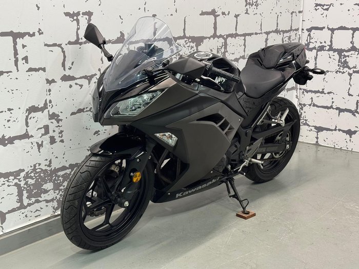2015 Kawasaki Ninja 300 (EX300A) Ninja Black