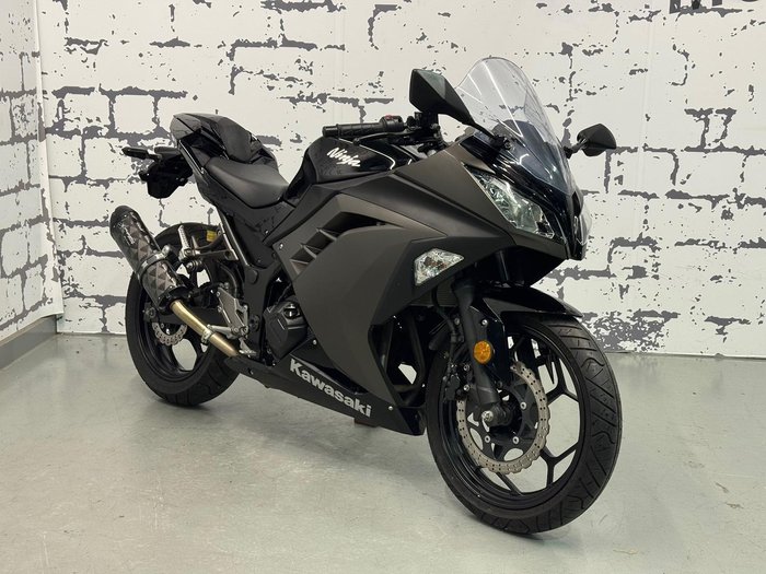 2015 Kawasaki Ninja 300 (EX300A) Ninja Black