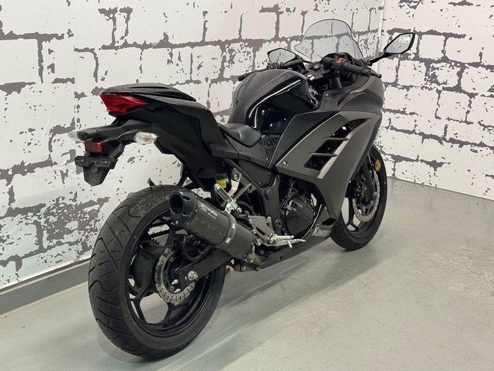 2015 Kawasaki Ninja 300 (EX300A) Ninja Black
