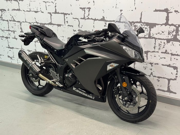 2015 Kawasaki Ninja 300 (EX300A) Ninja Black