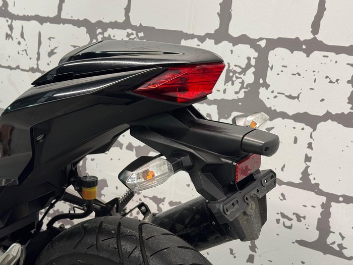 2015 Kawasaki Ninja 300 (EX300A) Ninja Black