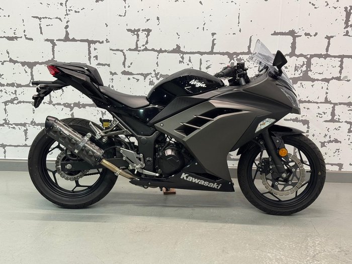 2015 Kawasaki Ninja 300 (EX300A) Ninja Black