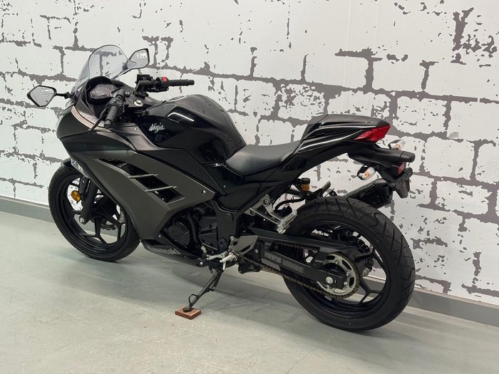 2015 Kawasaki Ninja 300 (EX300A) Ninja Black