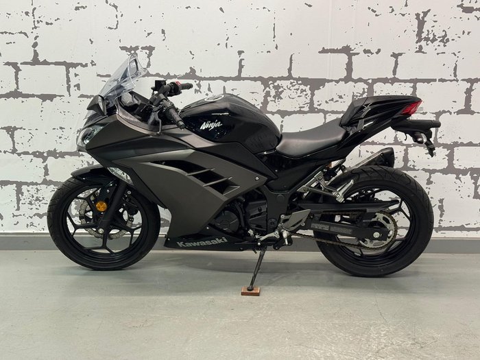2015 Kawasaki Ninja 300 (EX300A) Ninja Black