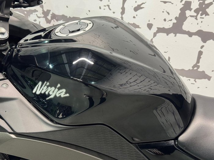 2015 Kawasaki Ninja 300 (EX300A) Ninja Black