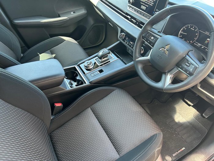 2024 Mitsubishi Outlander LS