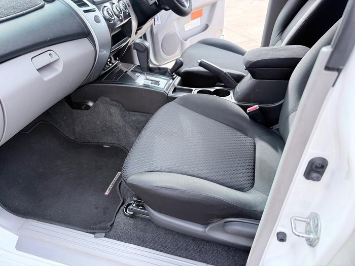 2014 Mitsubishi Challenger PC MY14 4X4 Dual Range White