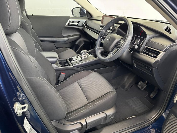 2023 Mitsubishi Outlander ES
