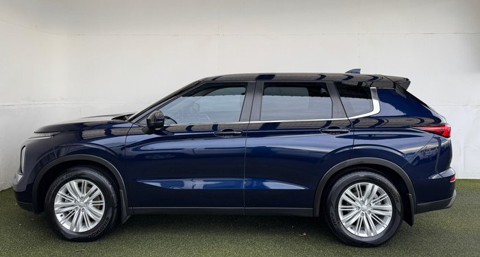2023 Mitsubishi Outlander ES