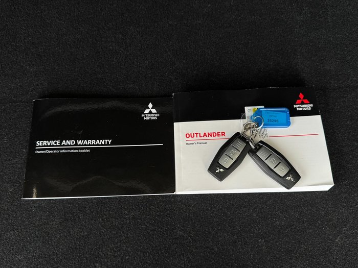 2023 Mitsubishi Outlander ES