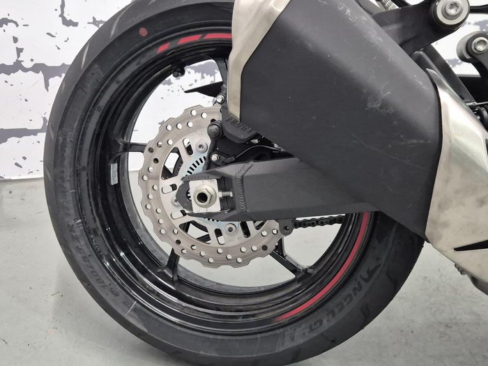 2021 Kawasaki Z900 (ZR900F) Z White