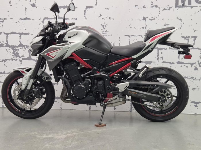 2021 Kawasaki Z900 (ZR900F) Z White