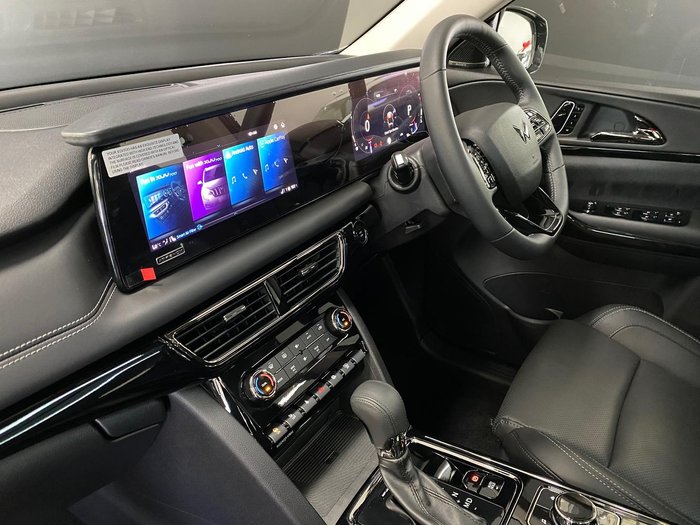 2025 Mahindra XUV700 AX7L