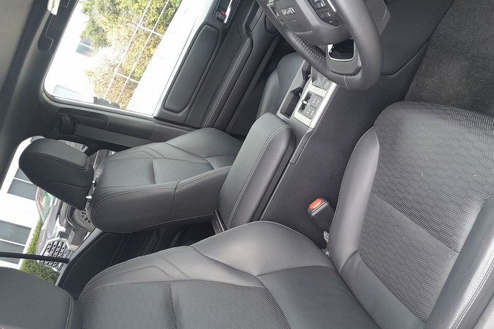 2025 Toyota Landcruiser Prado Altitude
