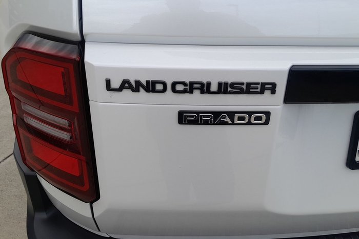 2025 Toyota Landcruiser Prado Altitude