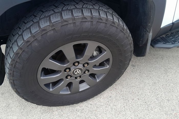 2025 Toyota Landcruiser Prado Altitude