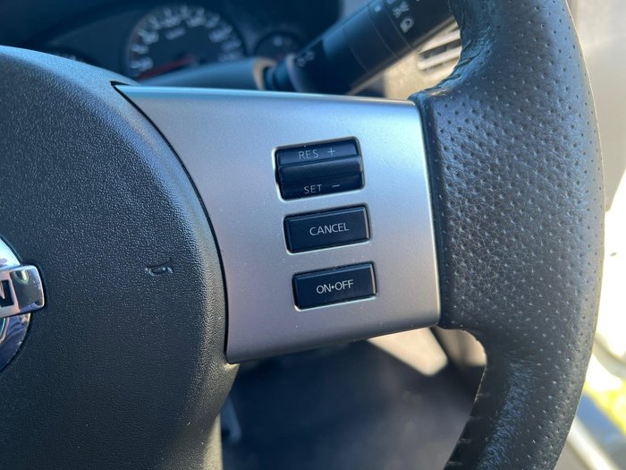 2011 Nissan Navara ST