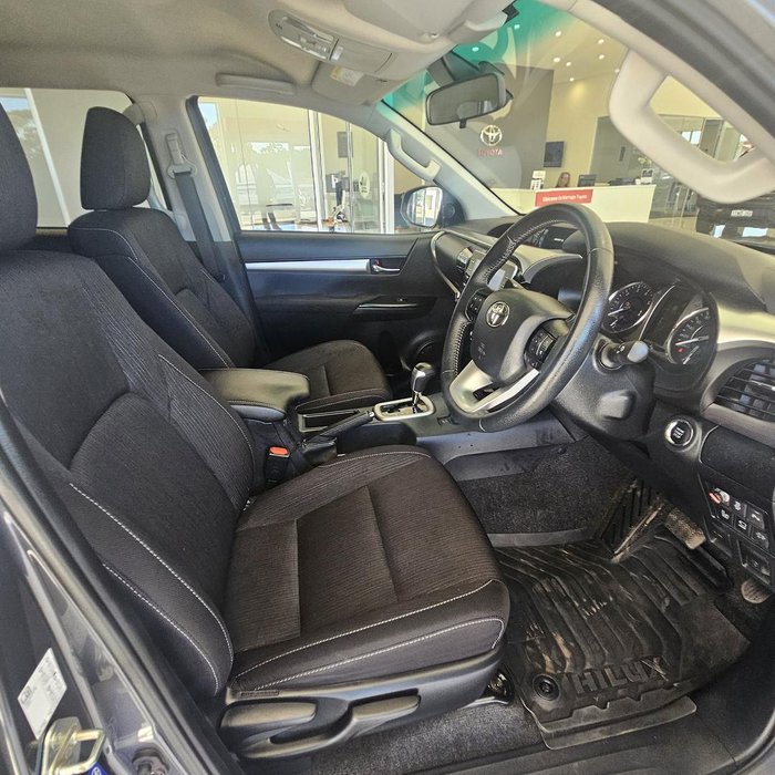 2024 Toyota Hilux SR5 48V