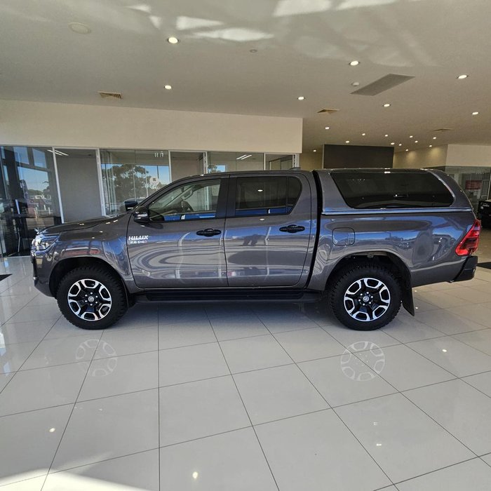 2024 Toyota Hilux SR5 48V
