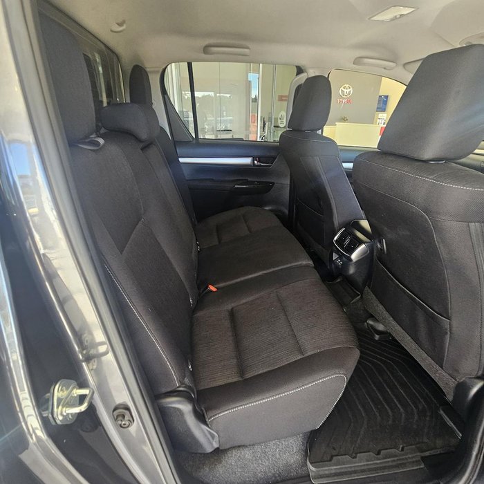 2024 Toyota Hilux SR5 48V