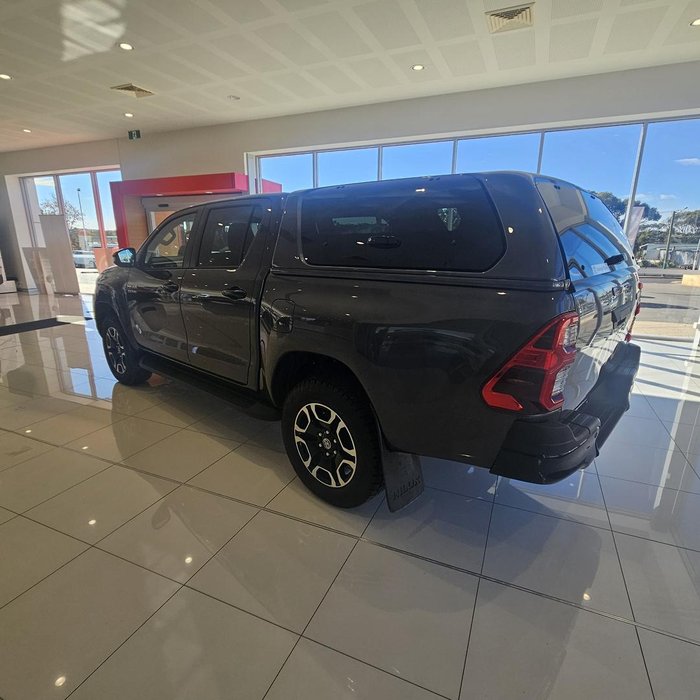 2024 Toyota Hilux SR5 48V