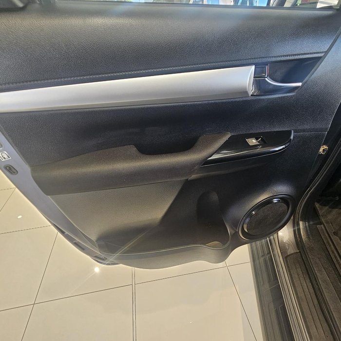 2024 Toyota Hilux SR5 48V