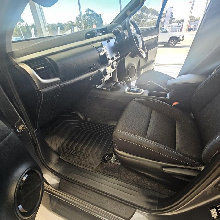 2024 Toyota Hilux SR5 48V