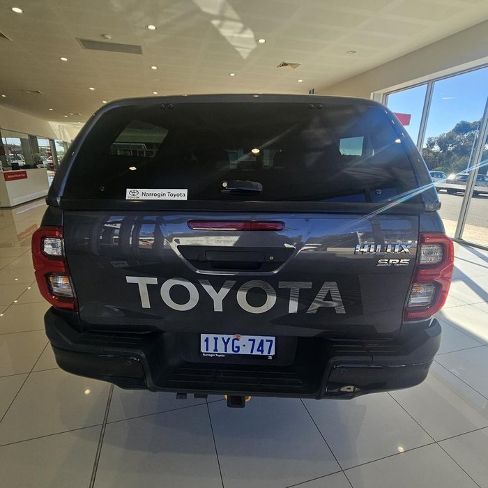 2024 Toyota Hilux SR5 48V