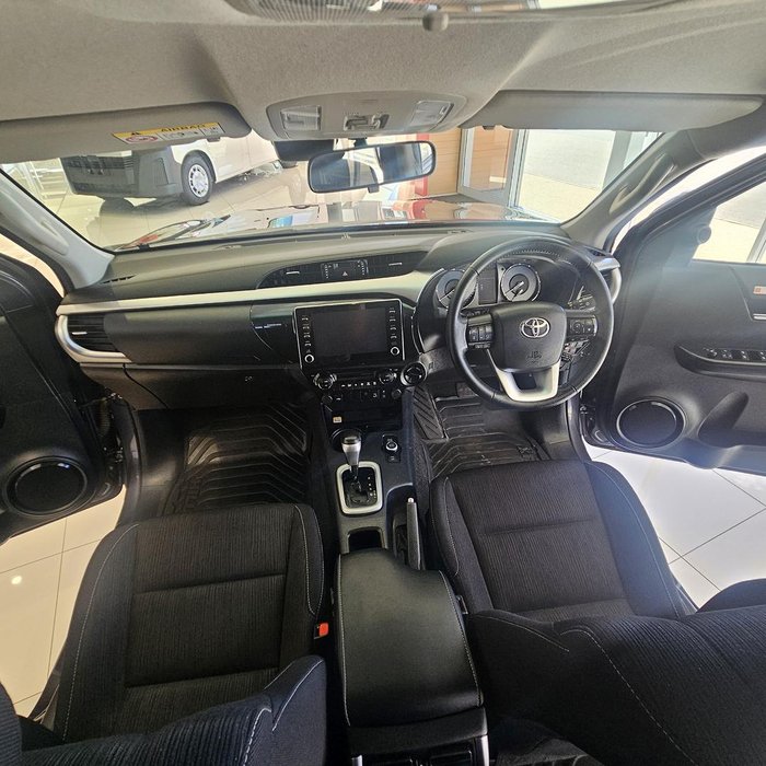 2024 Toyota Hilux SR5 48V