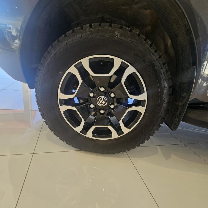 2024 Toyota Hilux SR5 48V