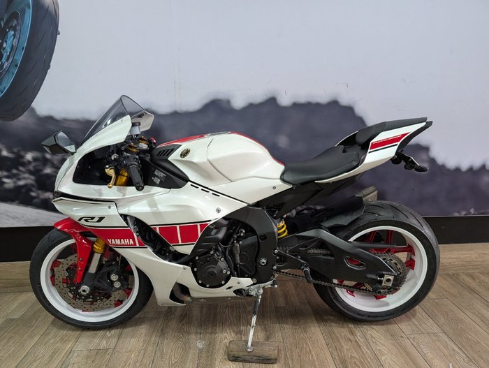 2022 Yamaha YZF-R1 WHITE