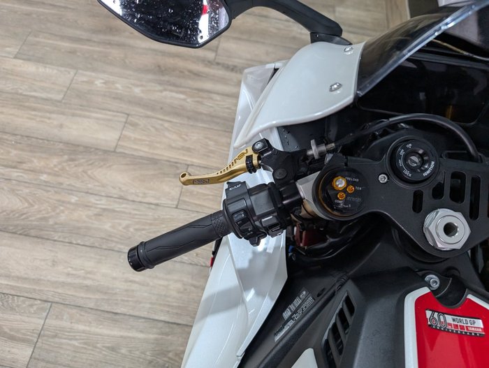 2022 Yamaha YZF-R1 WHITE