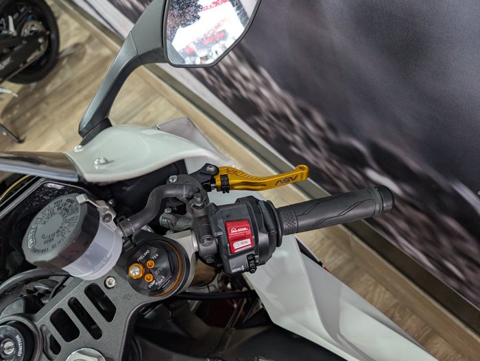 2022 Yamaha YZF-R1 WHITE
