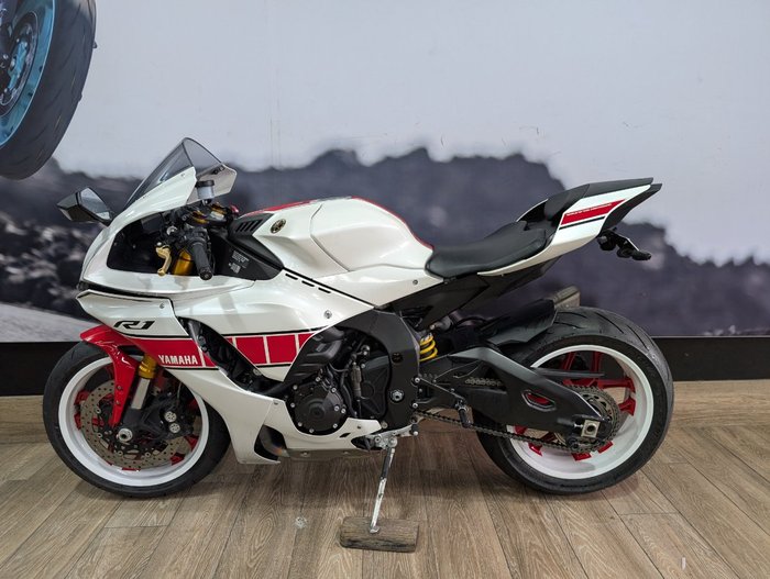 2022 Yamaha YZF-R1 WHITE