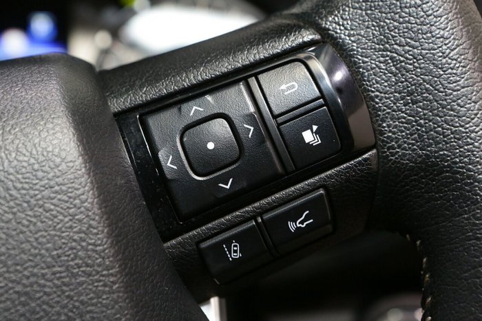 2023 Toyota Hilux SR5