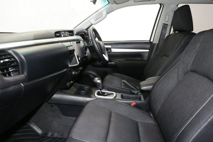 2023 Toyota Hilux SR5