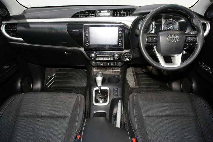 2023 Toyota Hilux SR5