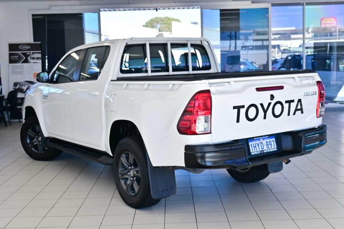 2023 Toyota Hilux SR