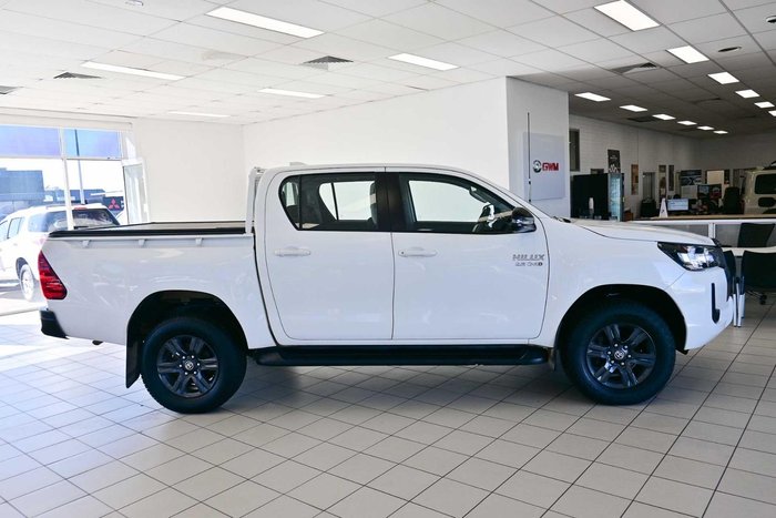 2023 Toyota Hilux SR