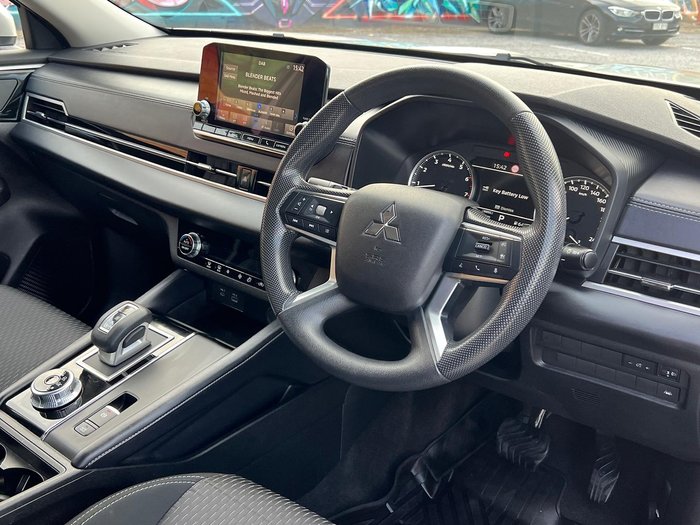 2024 Mitsubishi Outlander ES