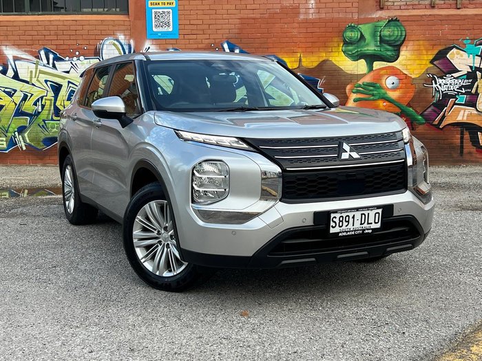 2024 Mitsubishi Outlander ES