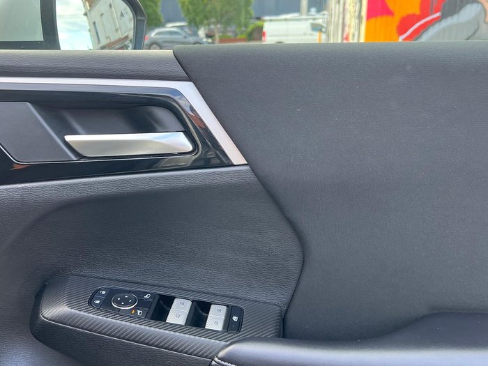 2024 Mitsubishi Outlander ES