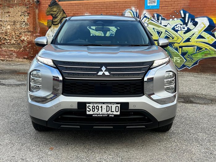 2024 Mitsubishi Outlander ES