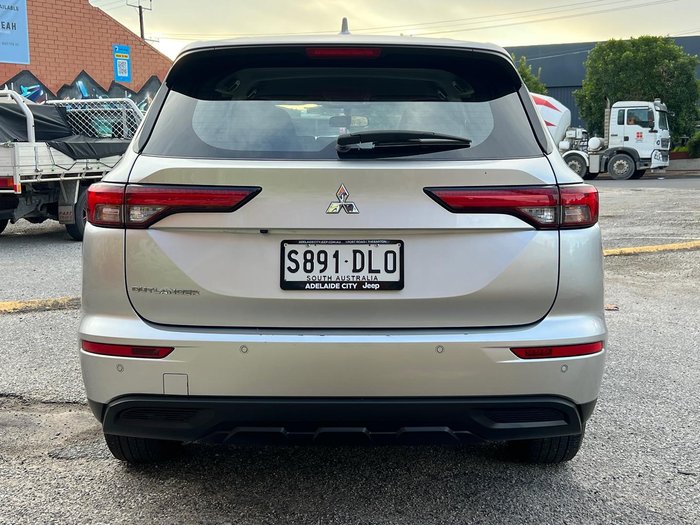 2024 Mitsubishi Outlander ES